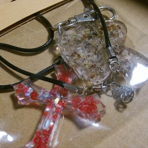 Bubbly cross & floral mushroom